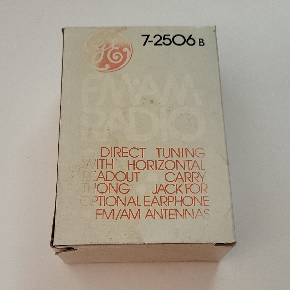 Vintage GE FM/AM Radio